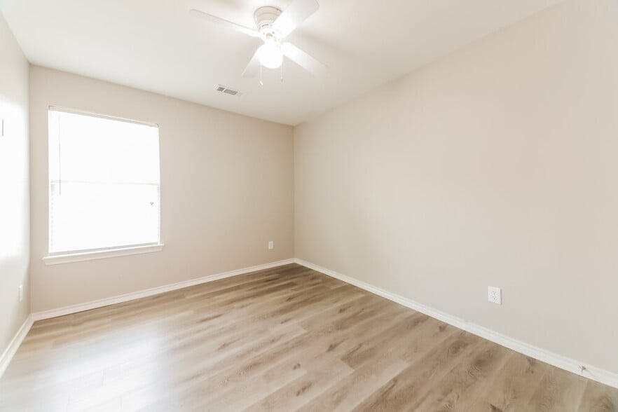 Building Photo - 1008 Halifax Ln