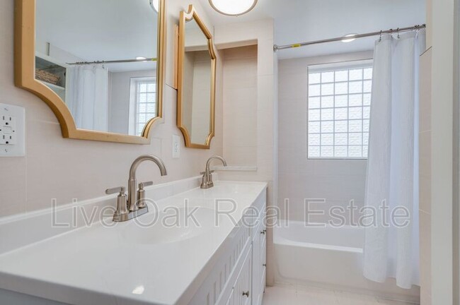 Building Photo - 427 W 29th St