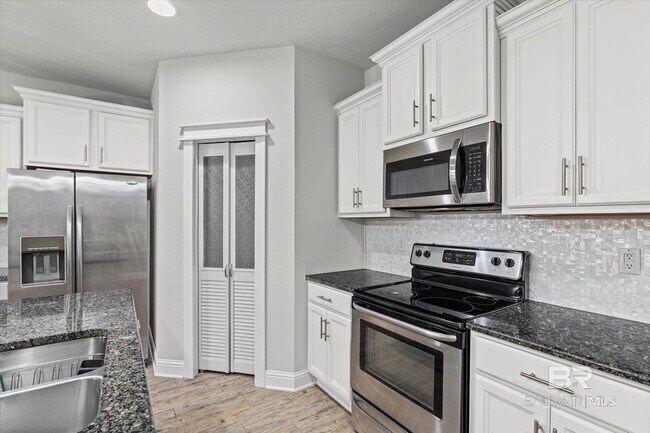 Building Photo - 21549 Yosemite Blvd