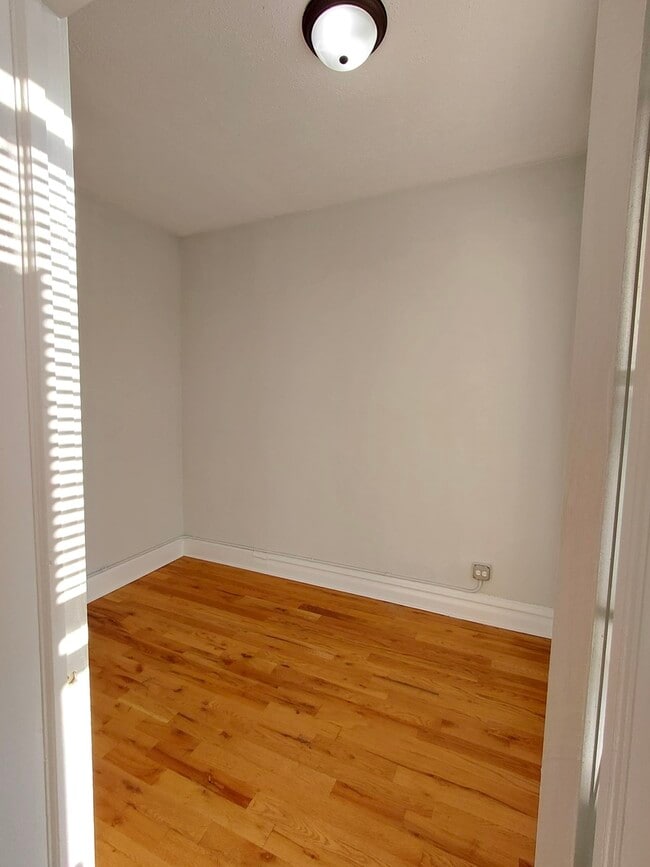 Building Photo - 2215 S Albany Ave