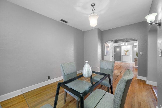 Building Photo - Historic Granada Terrace Home in St. Pete!!