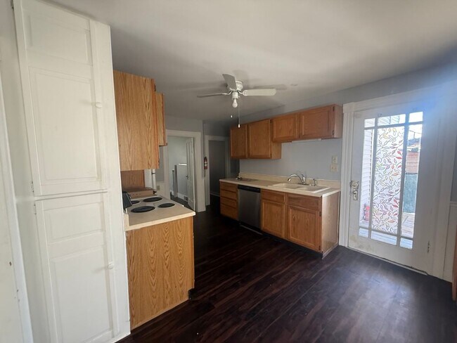 Building Photo - 39 Bremer St