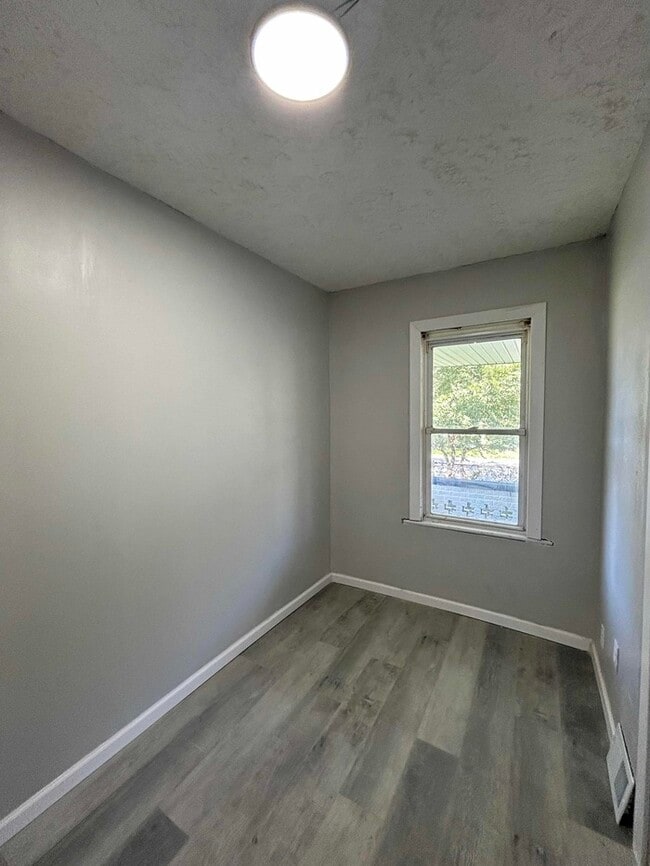 Building Photo - SPECIAL OFFER !! Cozy 2-Bedroom Home in Cleveland / Pet-Friendly / Vouchers Accepted / Available ...