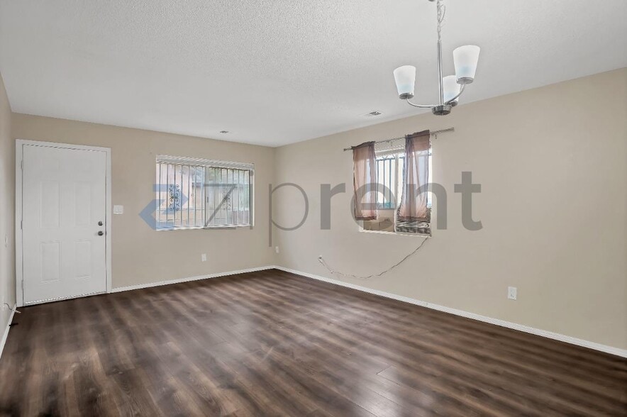 Building Photo - 16025 L St