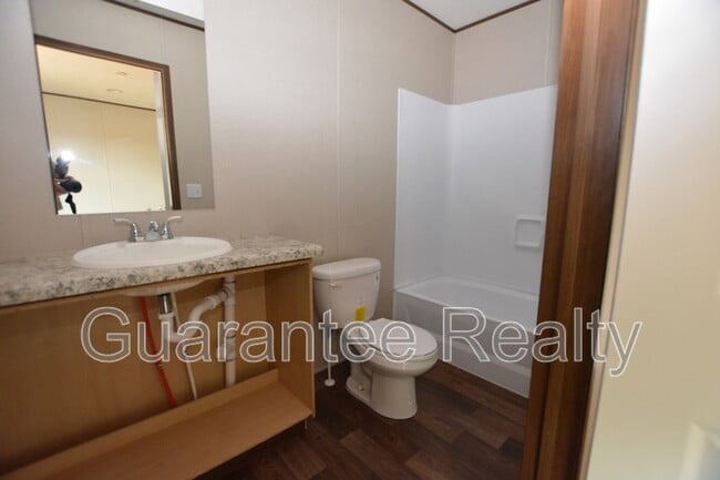 Building Photo - 2726 Shamrock Dr