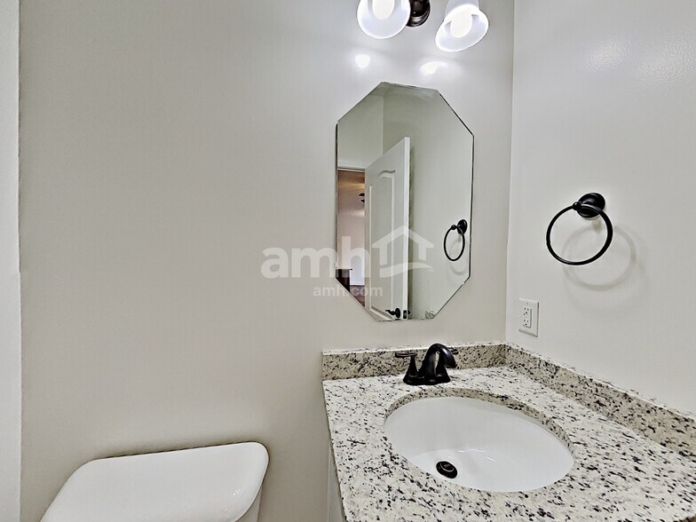 Building Photo - 6457 Sunnywood Dr