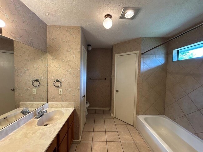 Building Photo - 13308 Saddlebrook Trail