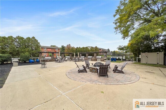 Building Photo - 2415 Ravens Crest Dr
