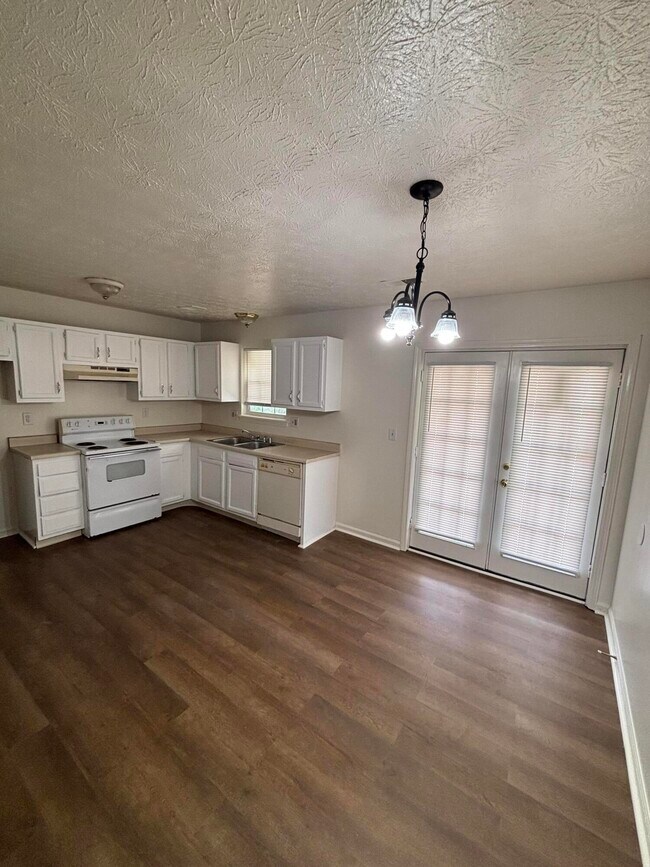 Building Photo - 441 Lenney Dr