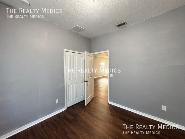 Building Photo - 1999 Marshall St