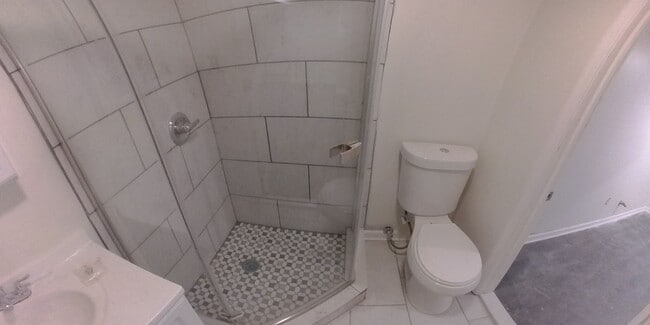 Building Photo - 4 Bedroom 3.5 Bath Home