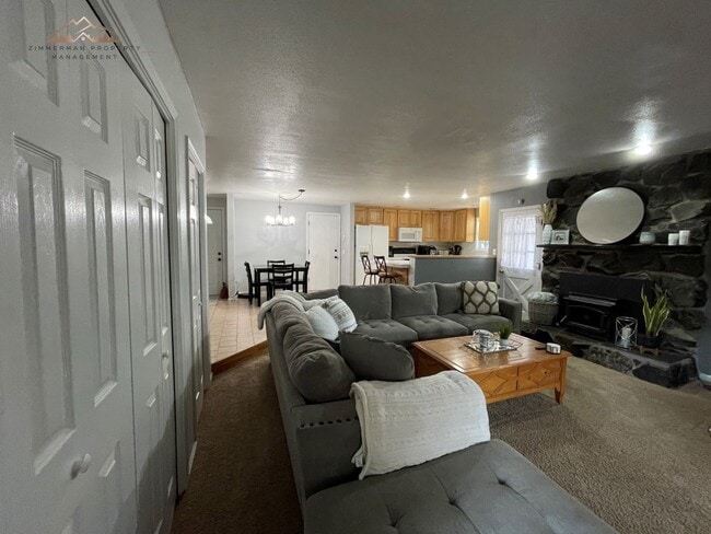 Building Photo - Beautiful Thurston 3 bedroom 2 bathroom HO...