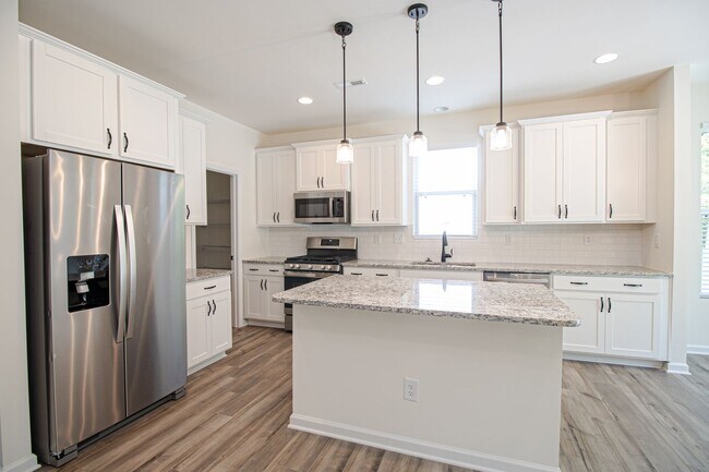 Building Photo - Great Wesley Chapel Location!
