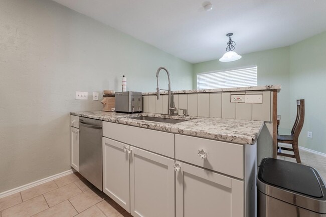 Building Photo - 15531 Knollglade