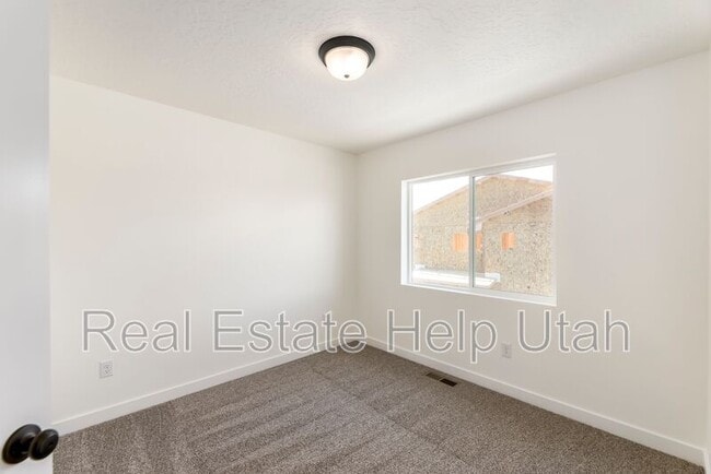 Building Photo - 488 S 700 W