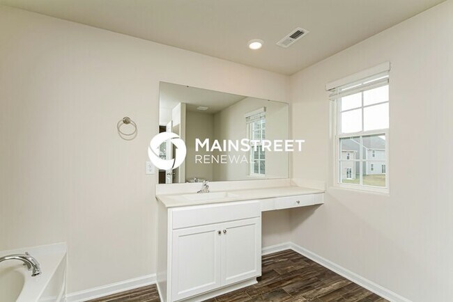 Building Photo - 4 Bedroom Pet-Friendly Home in Zebulon, NC with Main Street Renewal