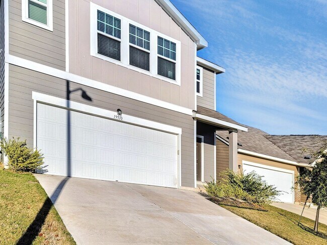 Building Photo - Beautiful 5 BR / 3 BA Home for Rent in Pfl...