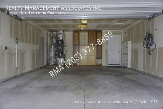 Building Photo - 4614 N Willowside Ave