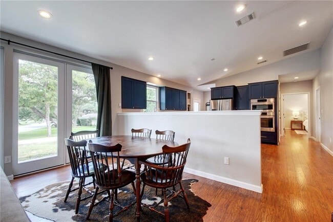 Building Photo - 2604 N Shields Dr