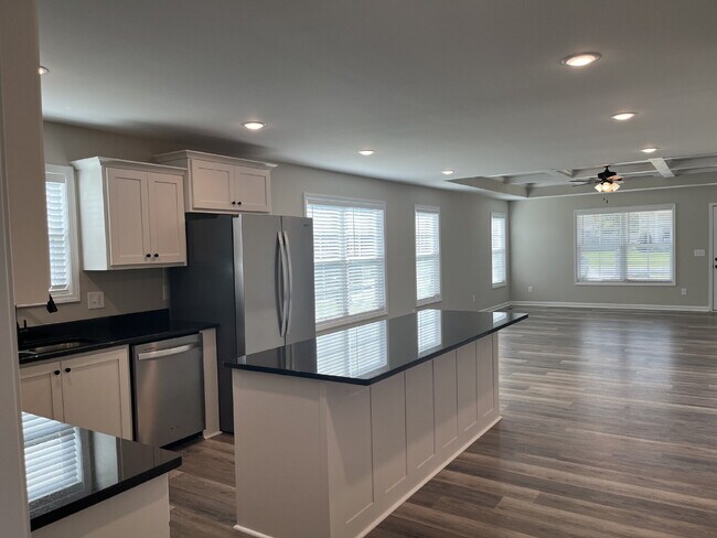 Building Photo - 109 Thacker Dr