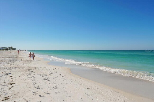 Building Photo - 4216 Plumosa Terrace