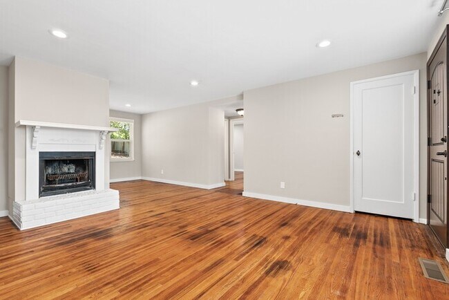Building Photo - DARLING BUNGALOW in Desirable Arroyo Heigh...