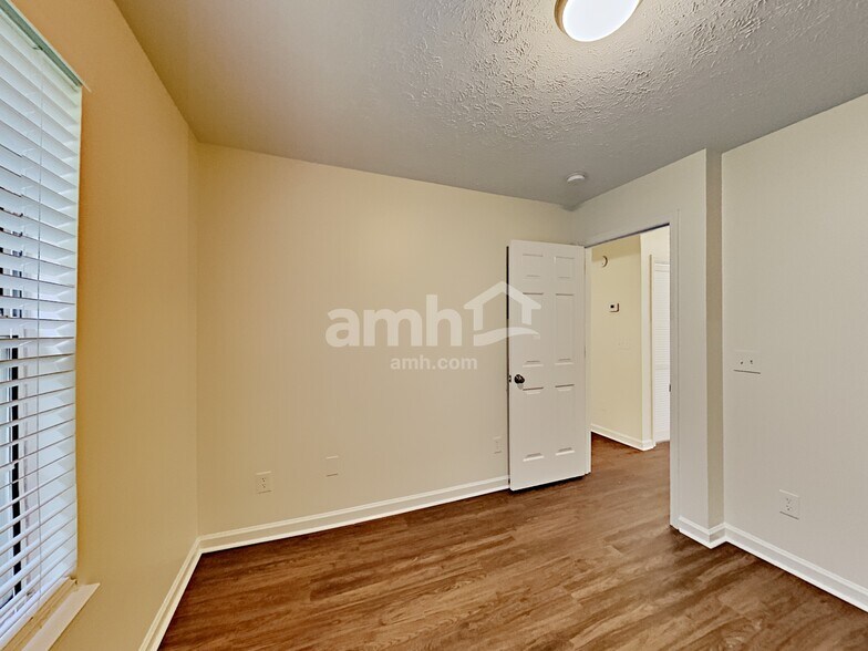 Building Photo - 2555 Edinburgh St