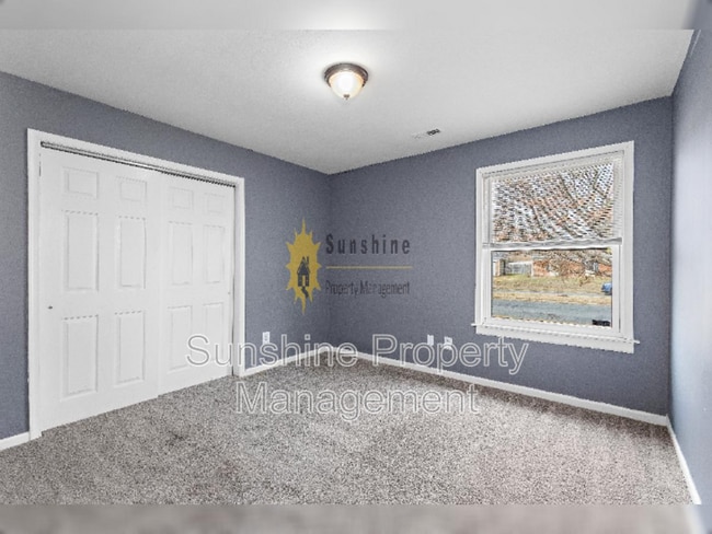 Building Photo - 3017 Camelot Blvd