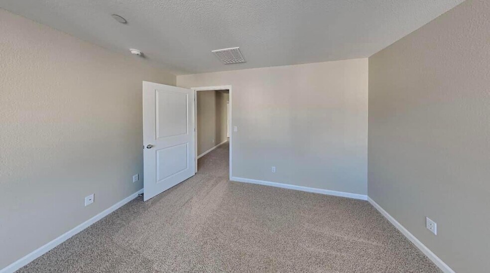 Building Photo - 3859 Roseparke Way