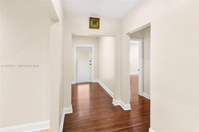 Building Photo - 140 Santander Ave