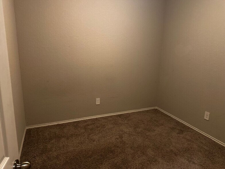 Building Photo - 13014 Heathers Elm