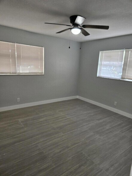 Building Photo - 2010 NE 33rd St