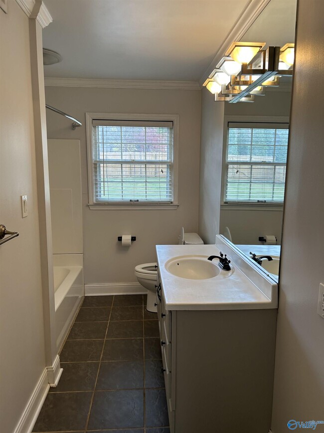 Building Photo - 2327 Quince Dr SE