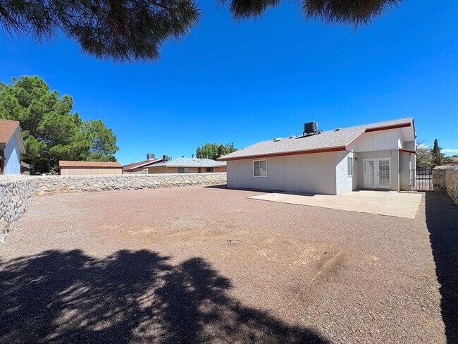 Building Photo - 1809 Agua Dulce St