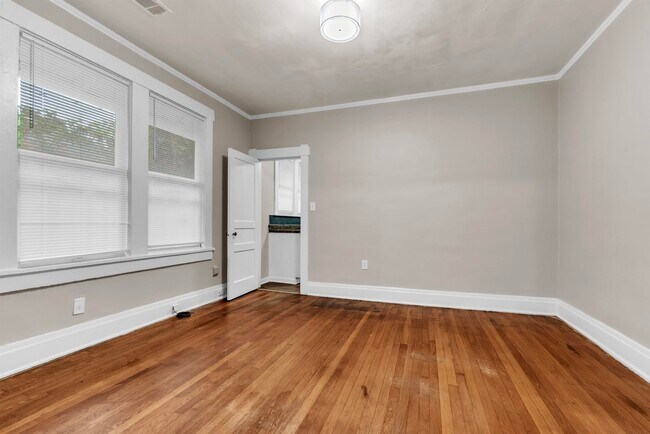 Building Photo - 342 N Claybrook St