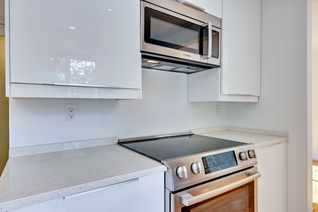 Building Photo - 439 Brien Dr SE