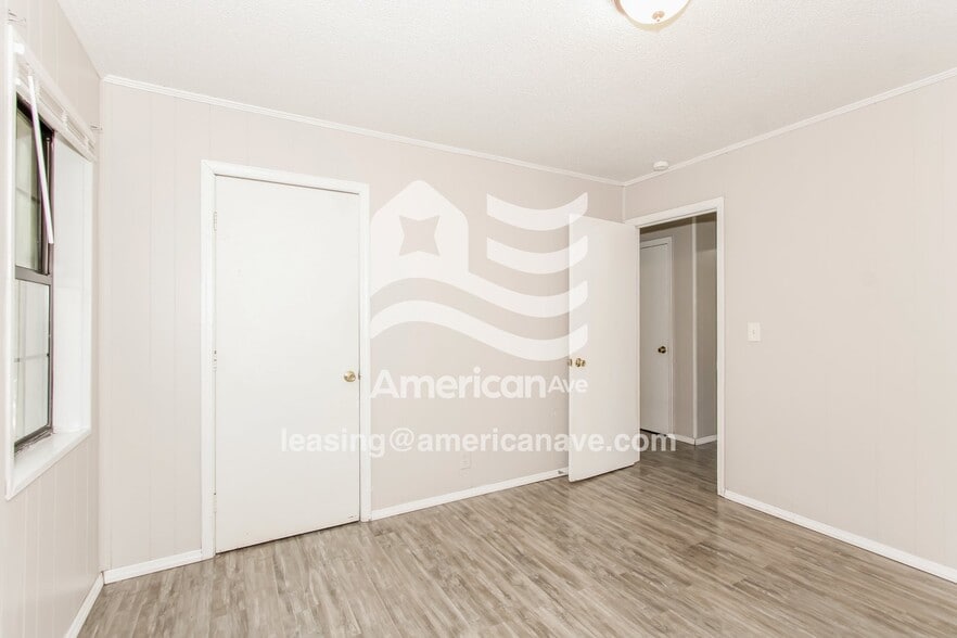 Building Photo - 700 Kester St