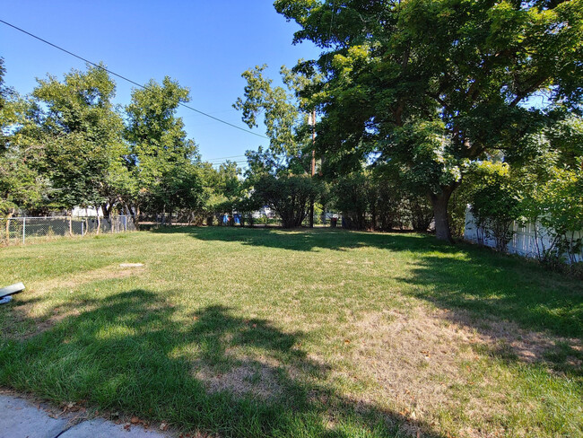 Building Photo - Beautiful University Area Home