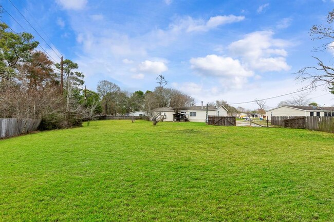 Building Photo - 16415 Towering Oaks Trail