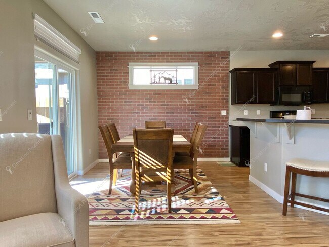 Building Photo - **UNFURNISHED**Beautiful Single-Level 3BR -2BA Home Near Redmond’s Upcoming Recreation Center