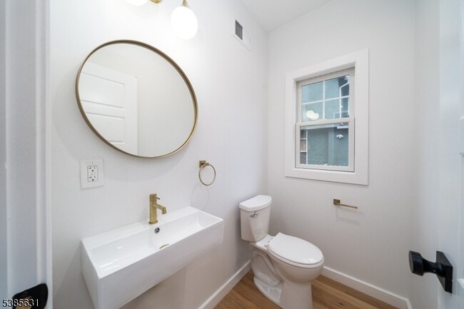 Building Photo - 107 N Fullerton Ave