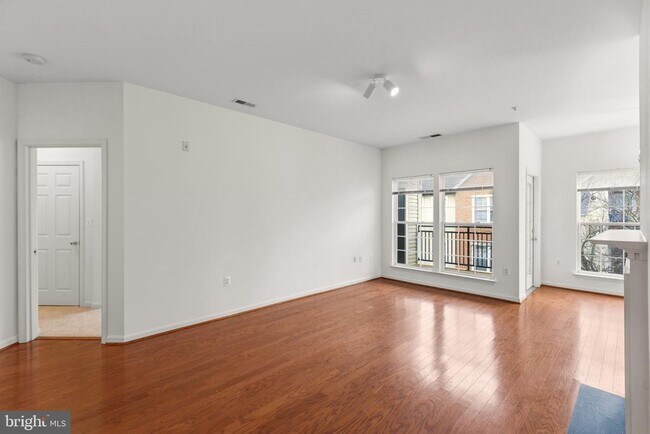 Building Photo - 4131 Fountainside Ln