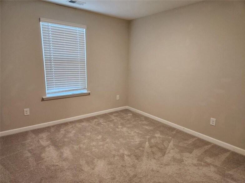 Building Photo - 25 Blue River Ct