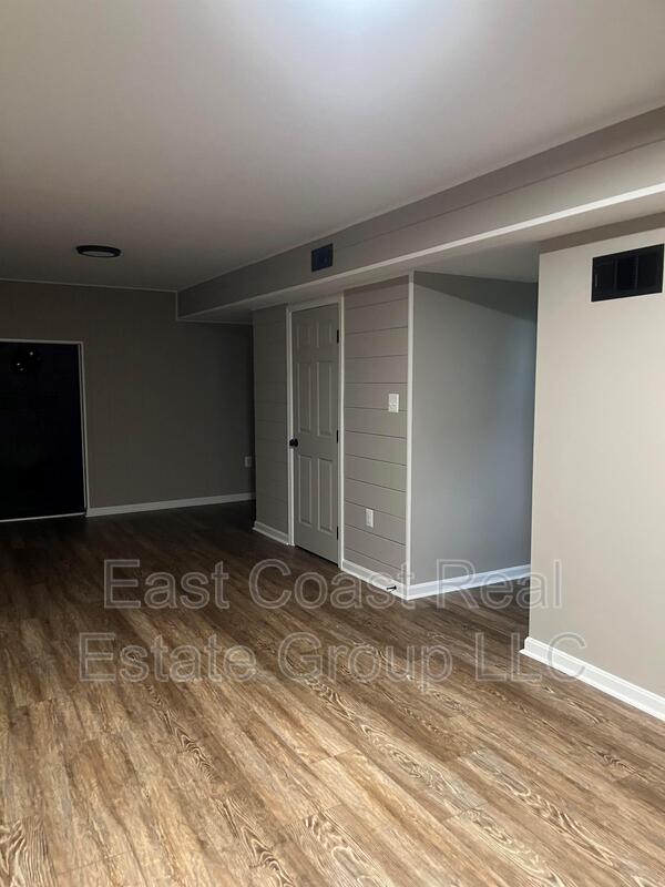 Building Photo - 18061 Crampton Ln