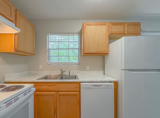 Building Photo - 1726 Hartsfield Rd