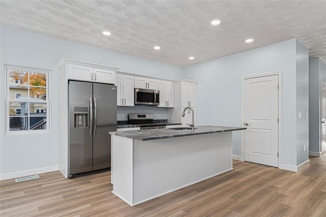 Building Photo - 45 Windsor Rd