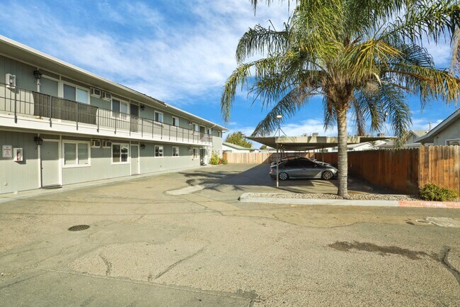 Building Photo - 111 N Walnut Ave