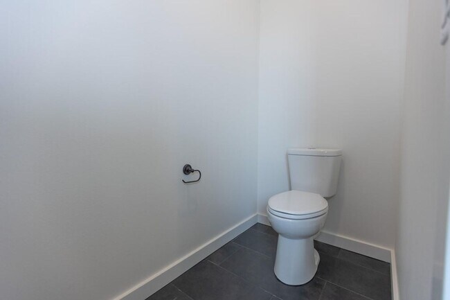 Building Photo - Executive Property located in Republic with a "furnished option" Don't miss this showstopper!!