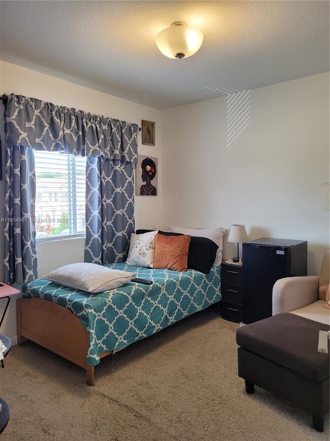 Building Photo - 1015 SE 24th Terrace