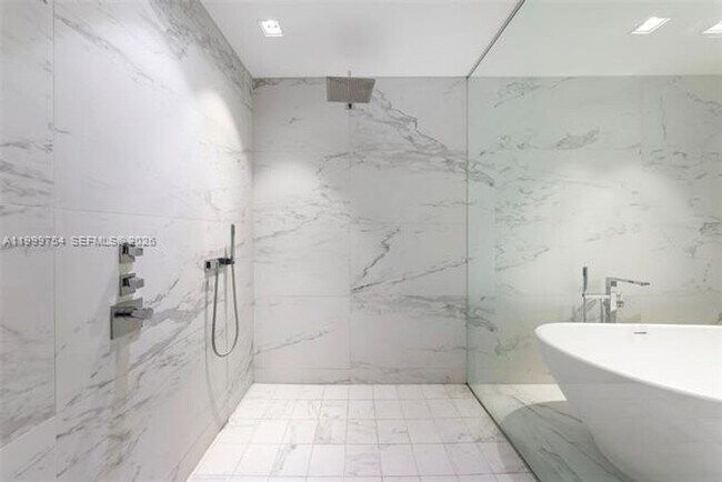 Building Photo - 1000 Biscayne Blvd